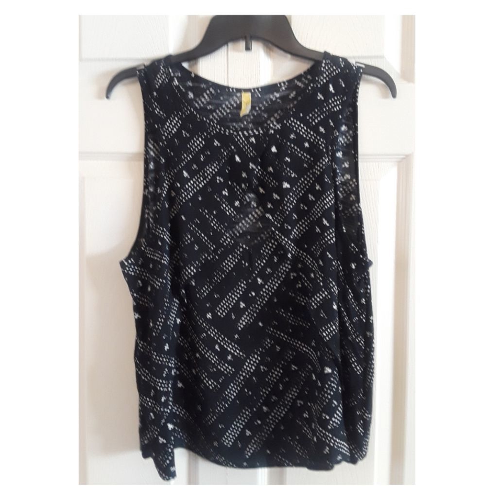 FREE PEOPLE BLACK AND WHITE PRINT TOP - Picture 4 of 7